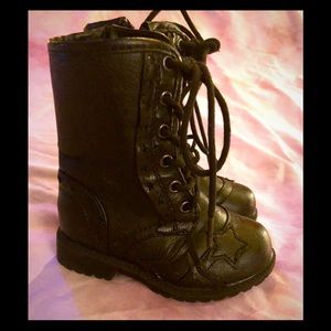 Baby combat boots💜 size small (5/6)